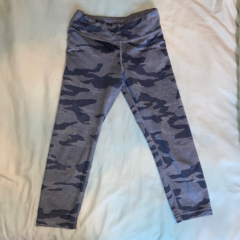 Athleta Girl Chit Chat Capri Grey Camo Leggings